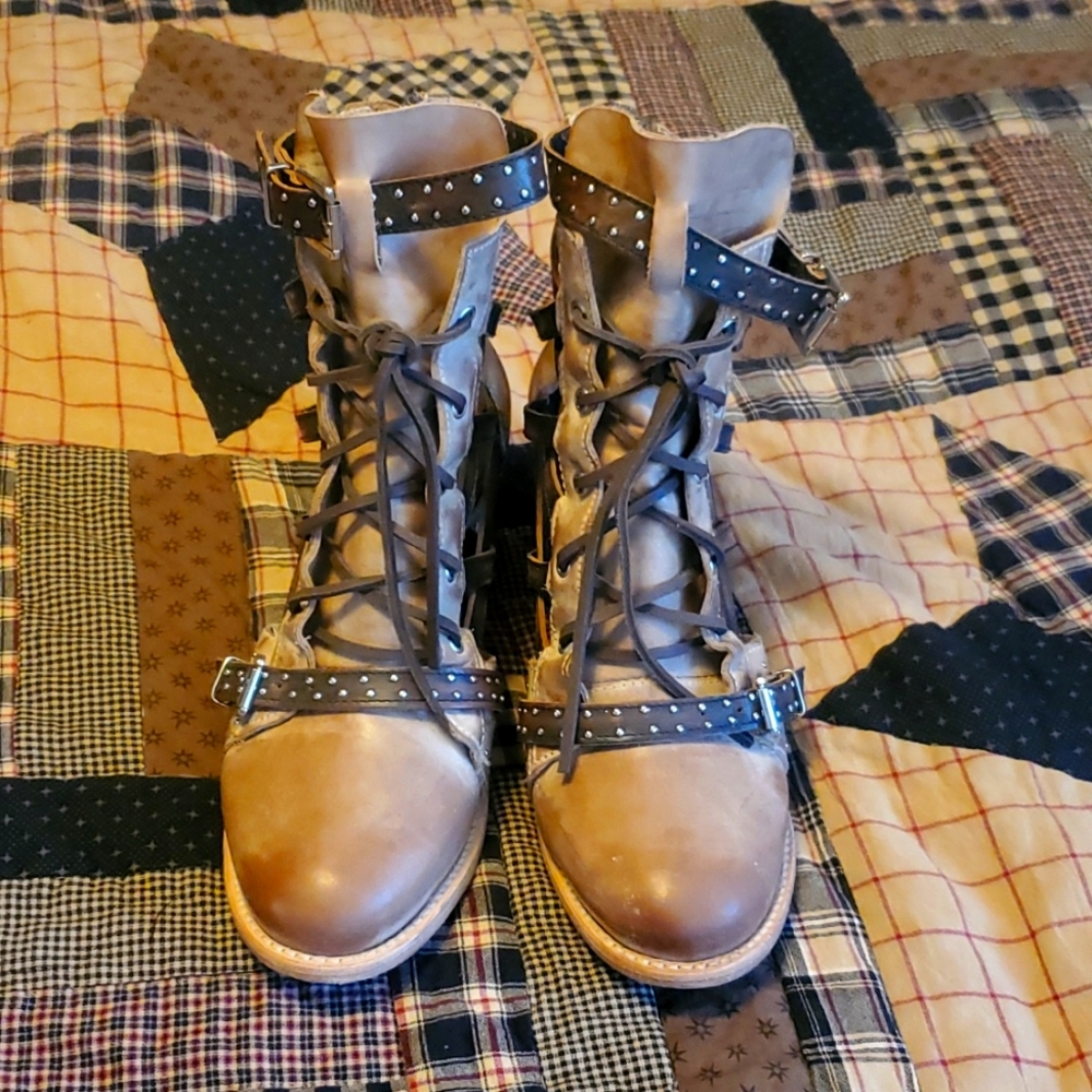 Freebird taupe Cheyenne sz 12